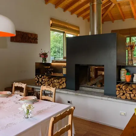 Lago Maggiore Alture di Stresa casa nel bosco confinante con il Golf des iles Borromées Brisino
