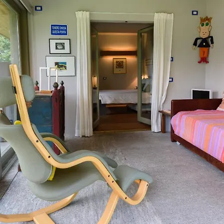 Lago Maggiore Alture di Stresa casa nel bosco confinante con il Golf des iles Borromées * Brisino