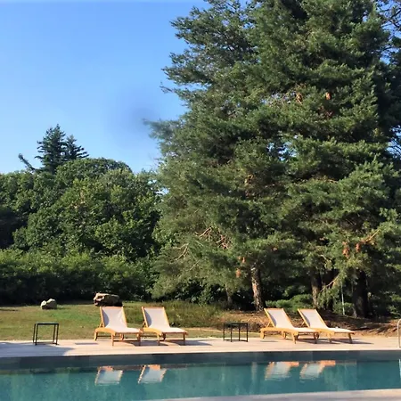 Villa Lago Maggiore Alture di Stresa casa nel bosco confinante con il Golf des iles Borromées Brisino